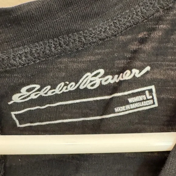 Eddie Bauer Women's Black Long Sleeve V-Neck Top - Picture 3 of 5